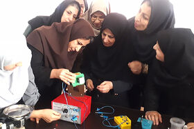 دومین روز از دوره‌ی آموزشی آشنایی با فعالیت‌های علمی کودکان و نوجوانان در کانون استان