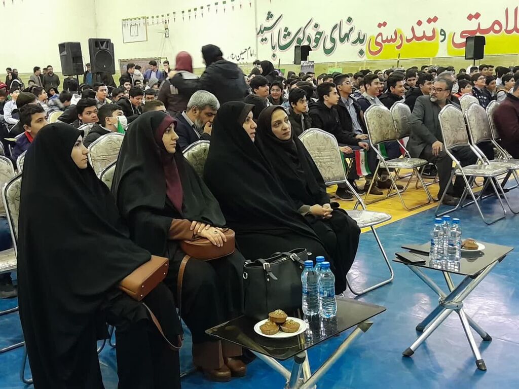 حضور مدیرکل کانون گلستان در آیین نواخته شدن زنگ انقلاب در مدارس گلستان 