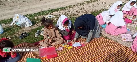 سفر کتابخانه سیار شهری دو به روستای چشمه زالوک شهرستان مسجدسلیمان و اجرای طرح «پیک کتاب، نذر کتاب»