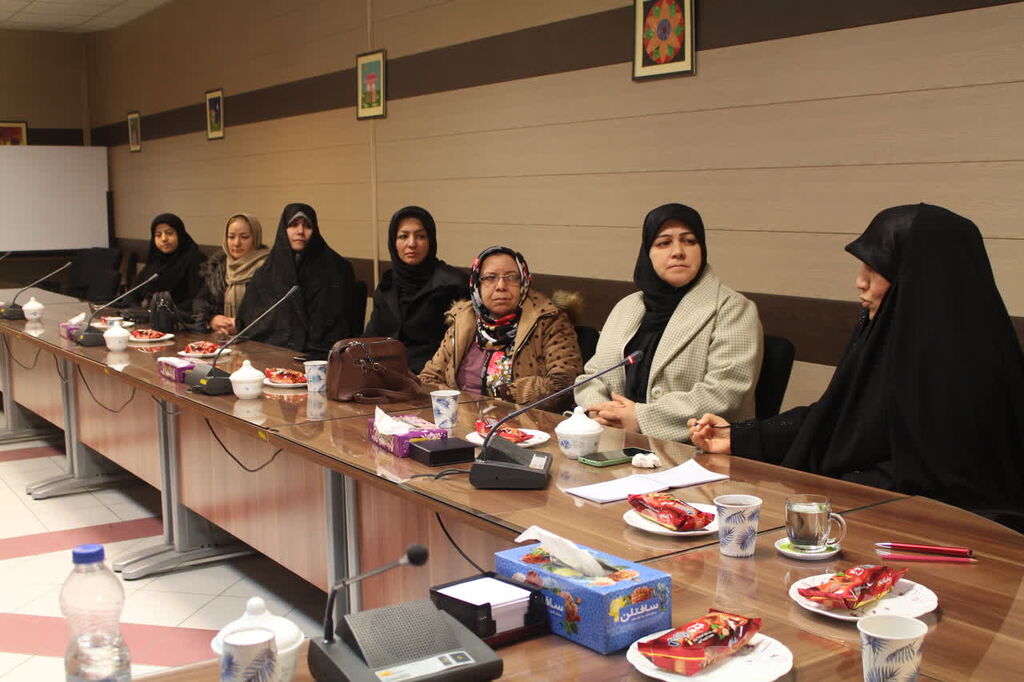 نشست تخصصی" زنان، تحکیم بنیان خانواده و نسل انقلابی"