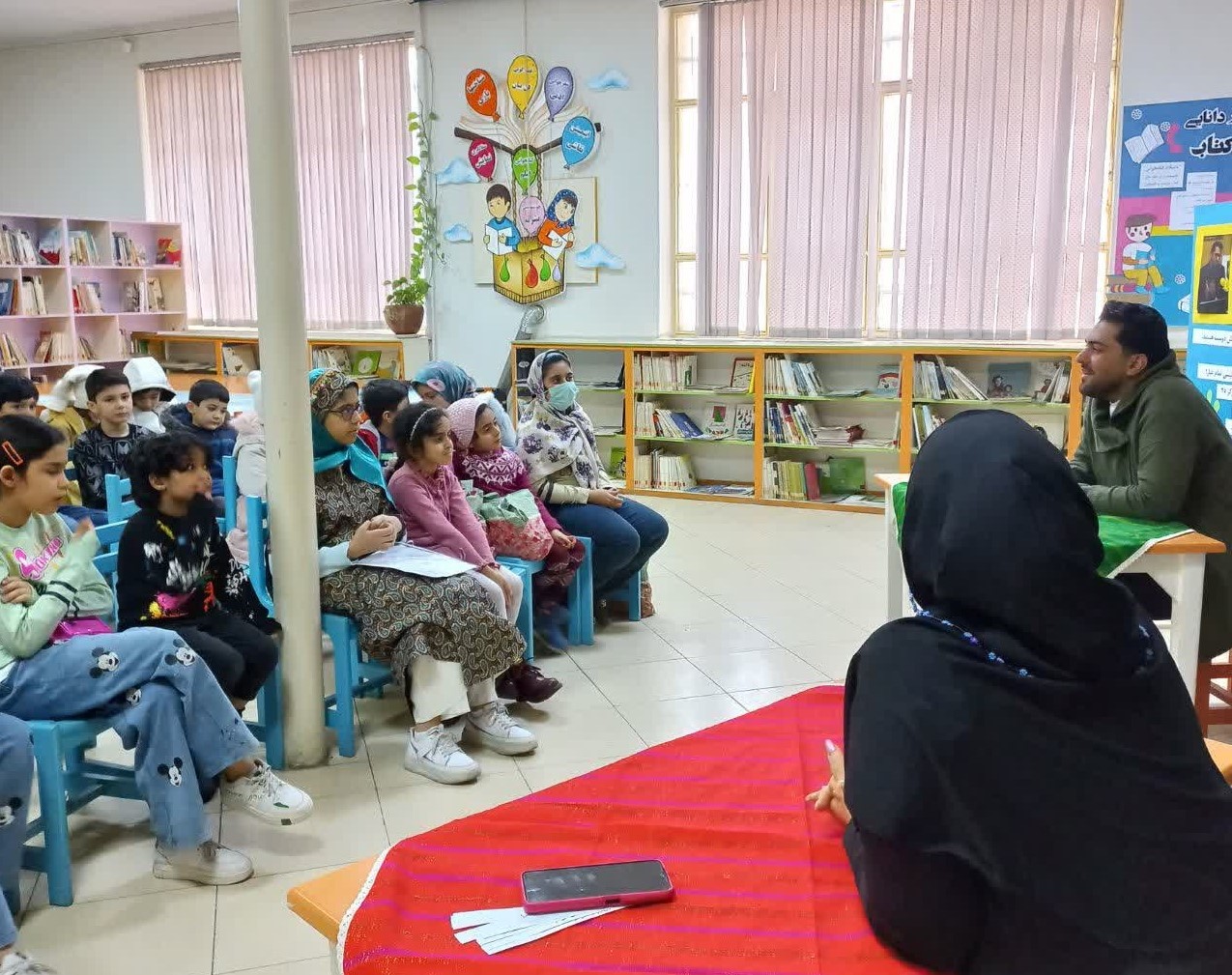 پذیرای یک دوست شد.