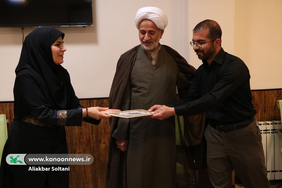 دمنوش کتاب با محوریت رمان «ناهید» برگزار شد