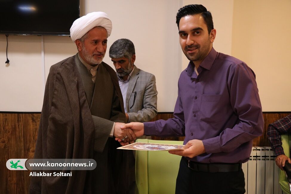 دمنوش کتاب با محوریت رمان «ناهید» برگزار شد