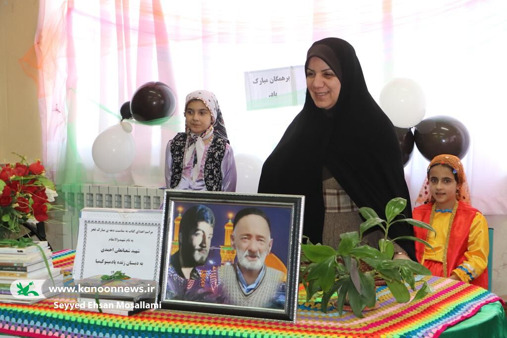 اهدای کتاب به مدرسهی روستای لیوان غربی