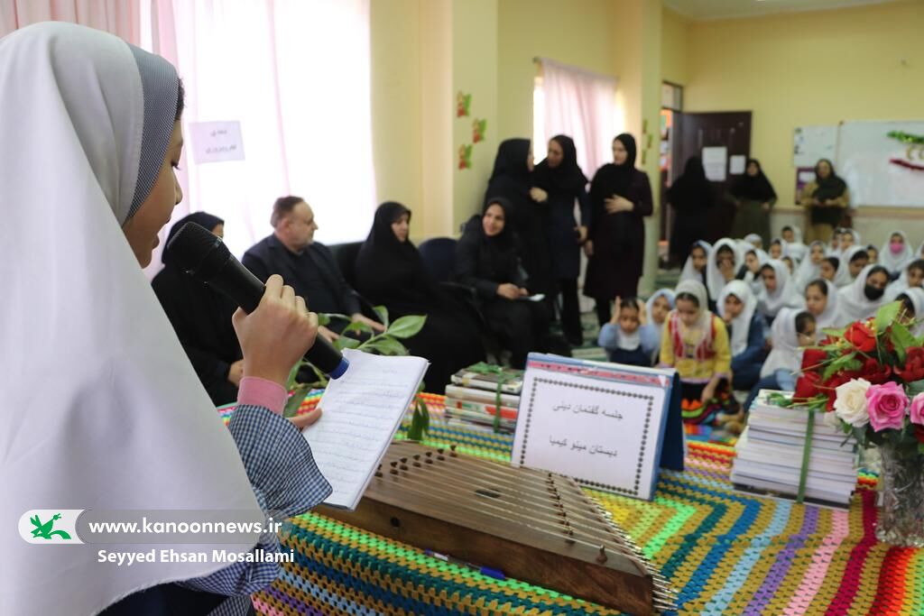 اهدای کتاب به مدرسهی روستای لیوان غربی