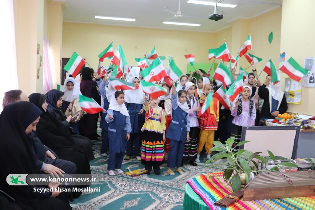 اهدای کتاب به مدرسهی روستای لیوان غربی