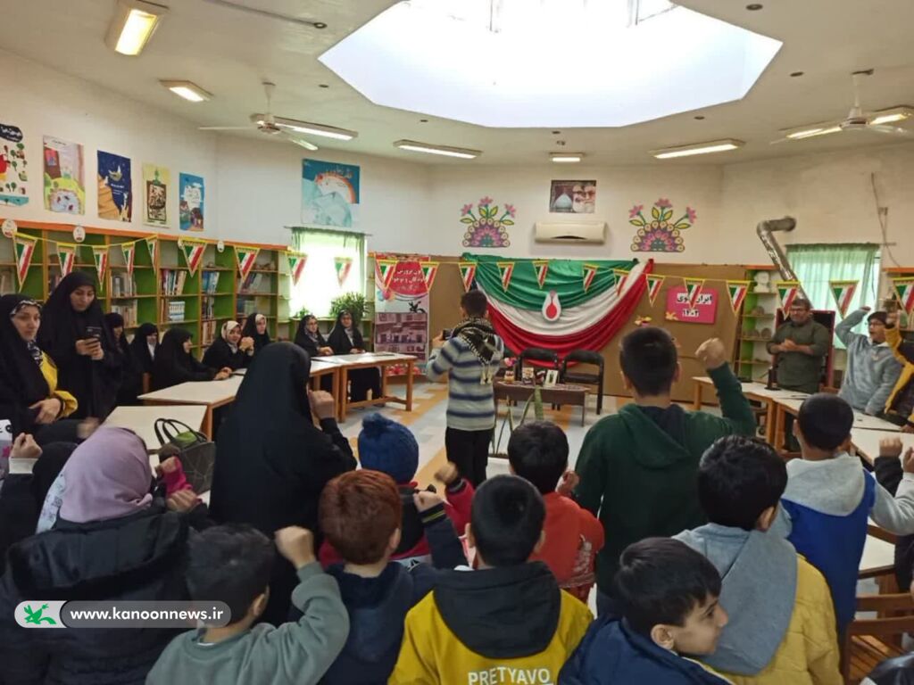 غبارروبی مزار شهدا و پیادهروی اعضای کانون آزادشهر بمناسبت دهه فجر