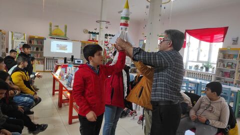 ویژه برنامه های گرامیداشت دهه فجر همزمان با «روز فناوری فضایی» در مراکز کانون پرورش فکری کودکان و نوجوانان استان آذربایجان غربی
