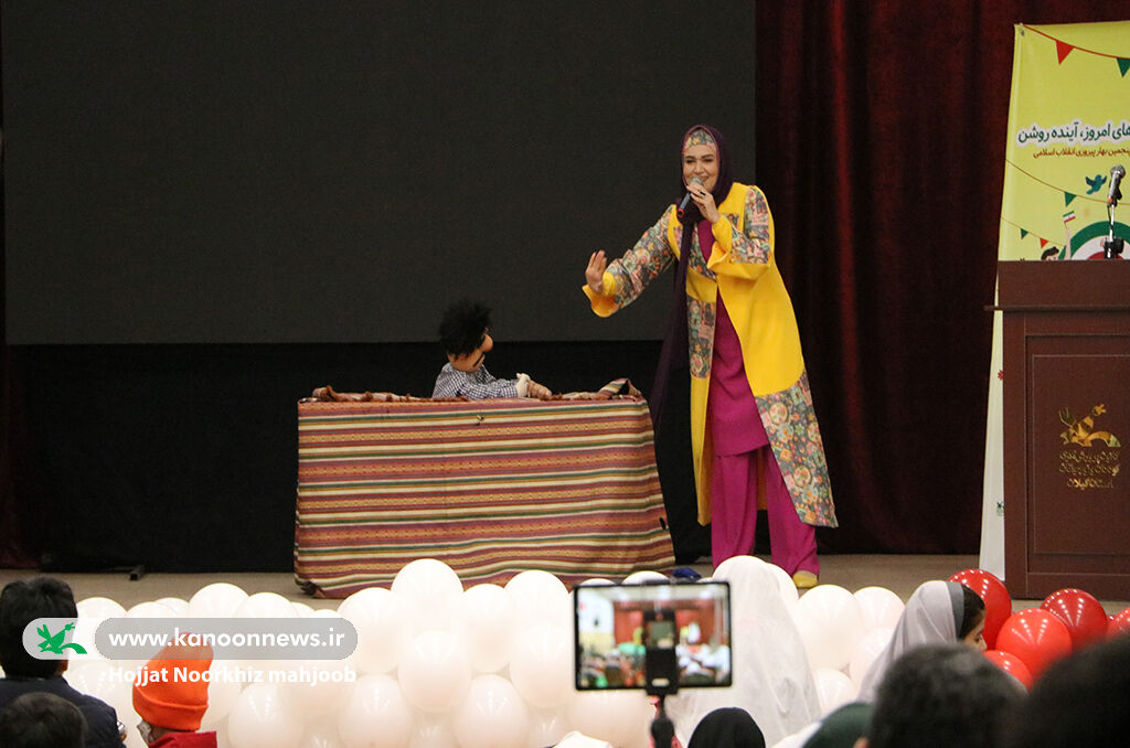 کودکان انقلابی، شکوه شکفتن را جشنگرفتند