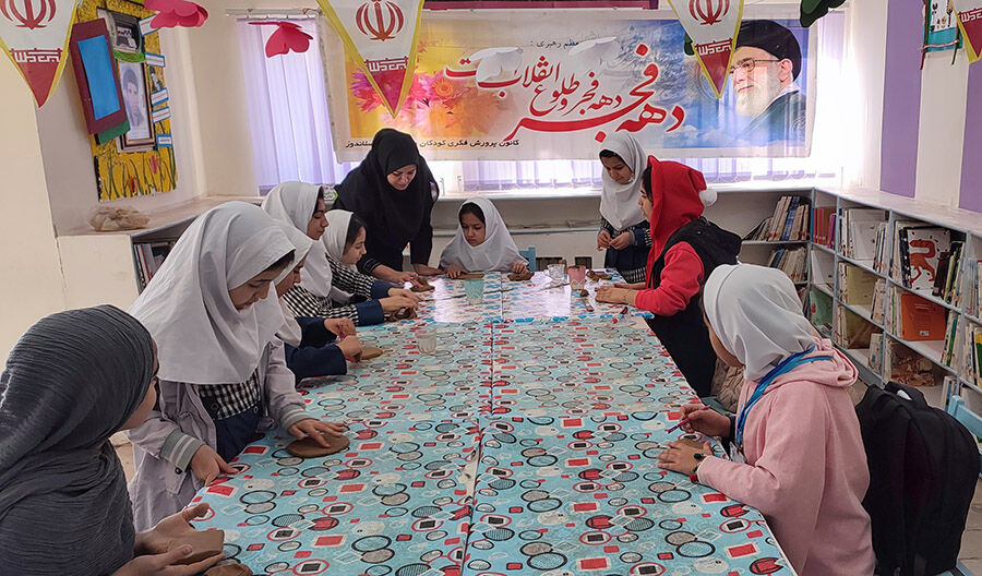 شور و شوق برنامههای دهه مبارک فجر در هفت مرکز کانون استان اردبیل