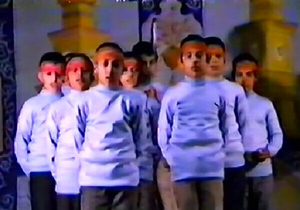 نمایش "یک ساعت زودتر" در گرامیداشت یاد شهدای گروه سرود مدرسه قطب راوندی به اجرا درآمد