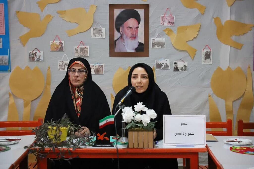 برپایی عصر شعر و داستان با عنوان "ایران عزیز من" در مجتمع شهید رسول فرخی ارومیه
