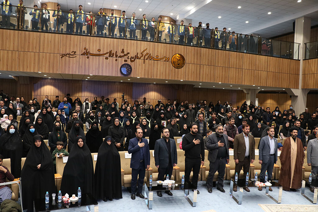 شهید، همیشه قلب تاریخ است