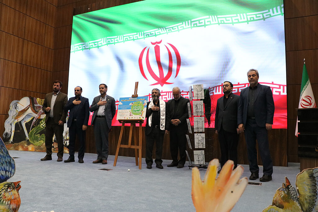 شهید، همیشه قلب تاریخ است