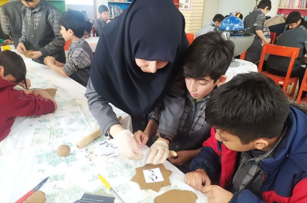 جشن پیامبر مهربانی در دهه فجر در مراکز فرهنگی- هنری همدان