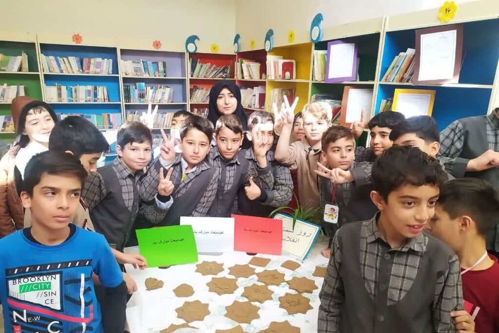 جشن پیامبر مهربانی در دهه فجر در مراکز فرهنگی- هنری همدان