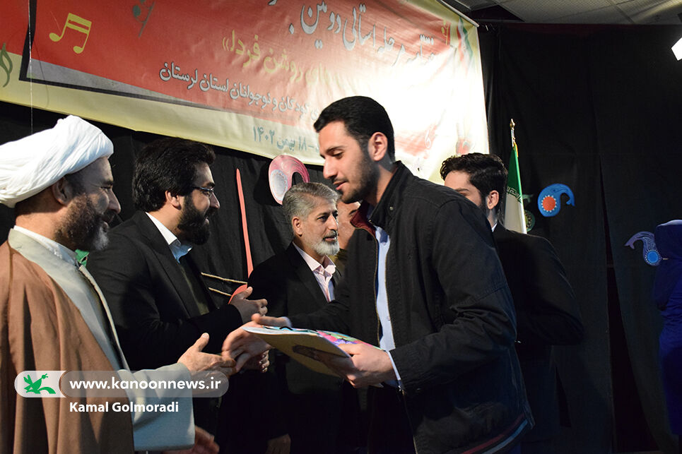 دومین جشنواره سرود نغمه های روشن فردا در لرستان برگزیدگان خود را شناخت