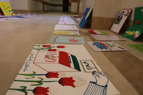 نمایشگاه تراکت های ساخته شده به دست کودکان و نوجوانان به مناسبت ۲۲ بهمن