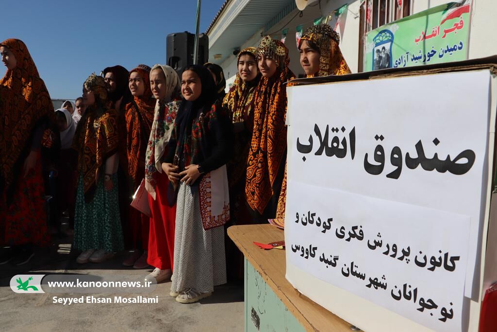 اجرای «نمایش زنبورک» کامیونت نمایش سیار کانون گلستان در شهر مرزی اینچهبرون