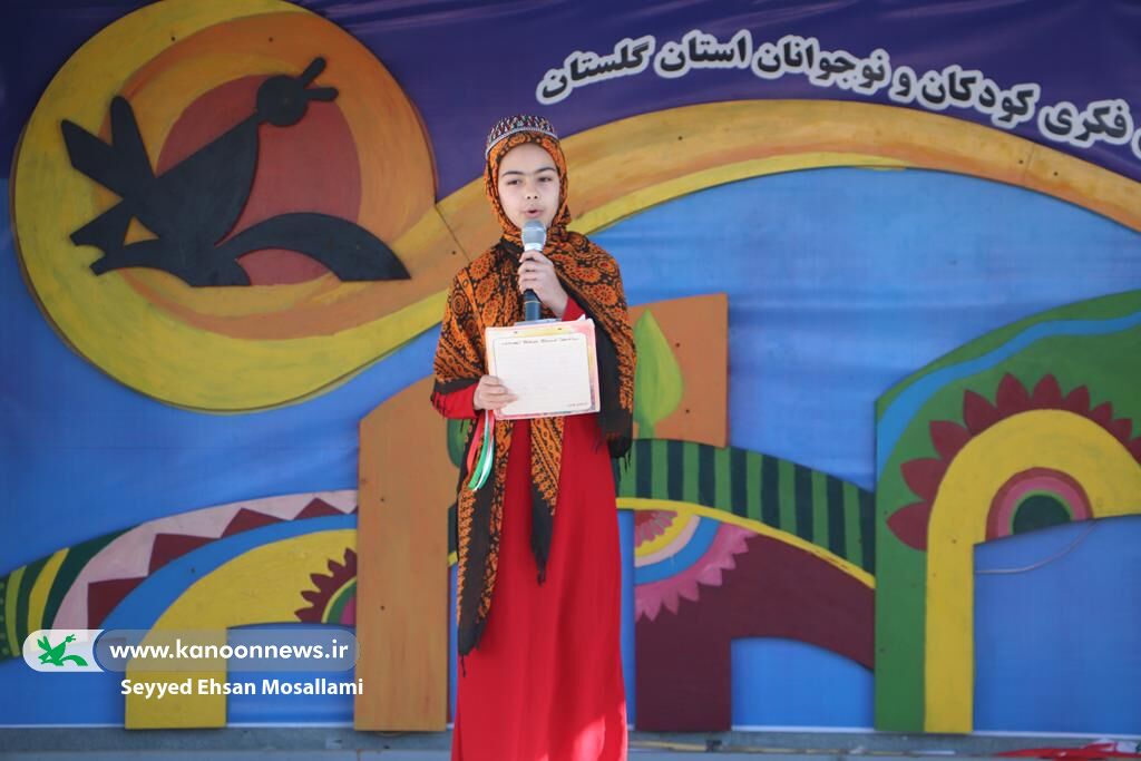 اجرای «نمایش زنبورک» کامیونت نمایش سیار کانون گلستان در شهر مرزی اینچهبرون