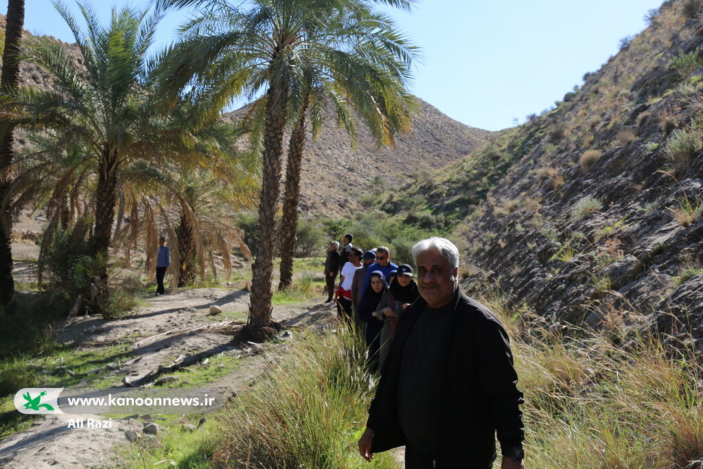 صعود کارکنان کانون استان بوشهر به دامنه های کوه بیرمی
