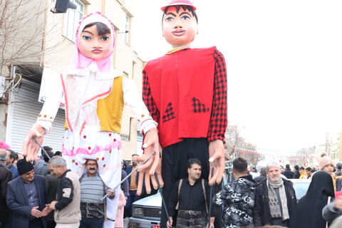 عروسک های غول پیکر در راهپیمائی۲۲بهمن_مرکزی