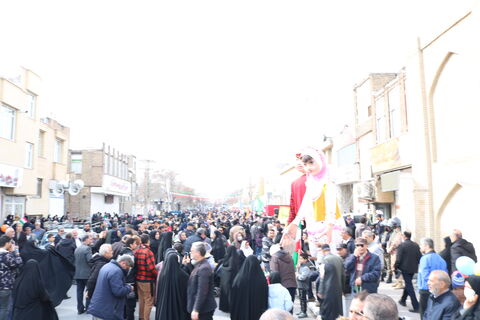 عروسک های غول پیکر در راهپیمائی۲۲بهمن_مرکزی