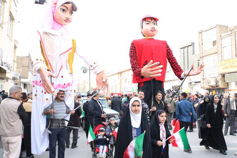 عروسک های غول پیکر در راهپیمائی۲۲بهمن_مرکزی
