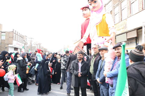 عروسک های غول پیکر در راهپیمائی۲۲بهمن_مرکزی