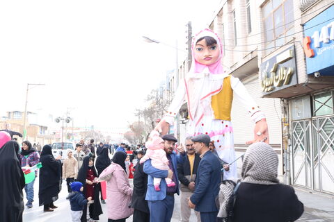 عروسک های غول پیکر در راهپیمائی۲۲بهمن_مرکزی