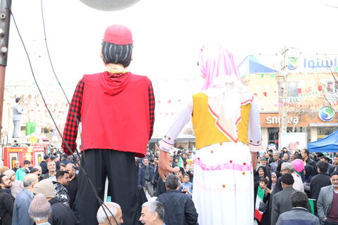 عروسک های غول پیکر در راهپیمائی۲۲بهمن_مرکزی