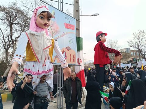 عروسک های غول پیکر در راهپیمائی۲۲بهمن_مرکزی