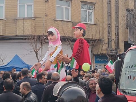 عروسک های غول پیکر در راهپیمائی۲۲بهمن_مرکزی