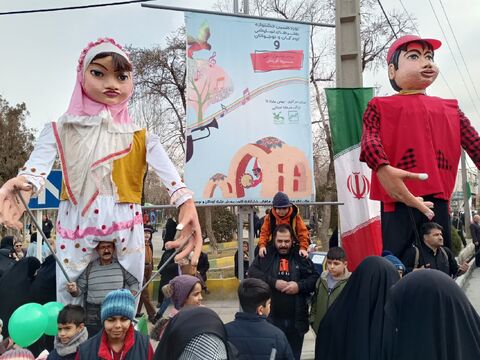 عروسک های غول پیکر در راهپیمائی۲۲بهمن_مرکزی