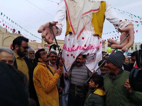 عروسک های غول پیکر در راهپیمائی۲۲بهمن_مرکزی