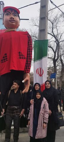 عروسک های غول پیکر در راهپیمائی۲۲بهمن_مرکزی