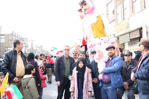 عروسک های غول پیکر در راهپیمائی۲۲بهمن_مرکزی