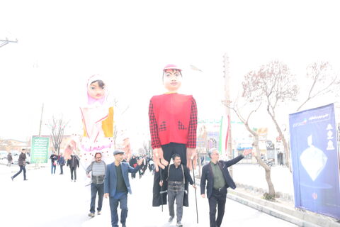 عروسک های غول پیکر در راهپیمائی۲۲بهمن_مرکزی