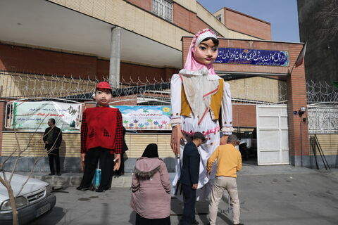 عروسک های غول پیکر در راهپیمائی۲۲بهمن_مرکزی