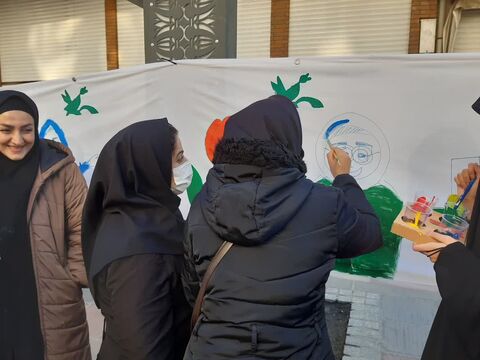 غرفه نقاشی کودکان با موضوع «من رای می‌دهم» در سنندج به روایت تصویر