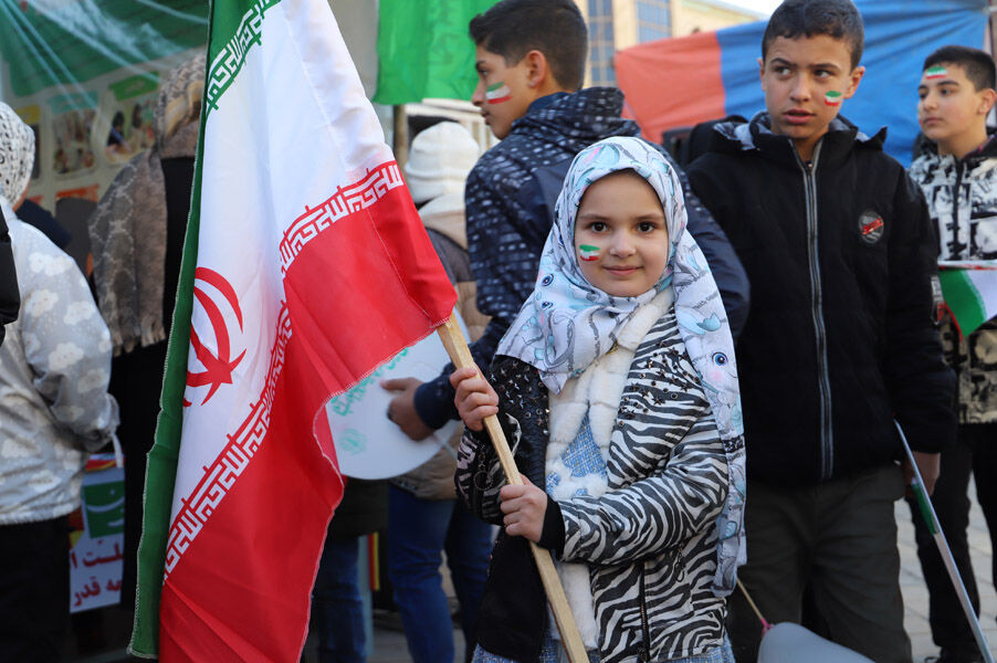 جشن ۴۵ سالگی انقلاب اسلامی با حضور پرشور کودکان و نوجوانان برپا شد