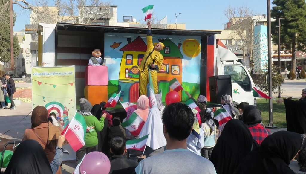 همراهی هنرمندانه کانون استان قزوین با راهپیمایی ۲۲ بهمن