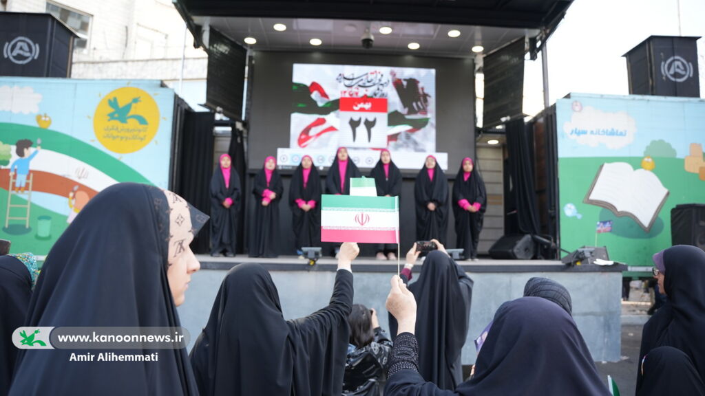 شش تماشاخانه سیار کانون در راهپیمایی ۲۲ بهمن/ از میدان فردوسی تا سازمان حج و زیارت