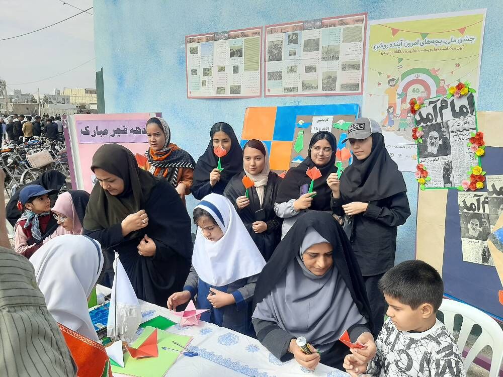 عکس صلی سایت خبر 22 بهمن ماه 1402 خلاقیت، ابتکار،  شادی و نشاط و استفاده از ظرفیت های هنری در برنامه های ۲۲ بهمن کانون فارس