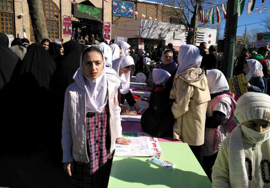 جشن ۴۵ سالگی انقلاب اسلامی با حضور پرشور کودکان و نوجوانان برپا شد