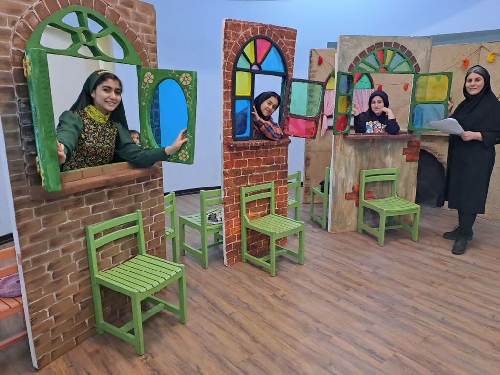 تمرینات نمایش در مراکز کانون البرز برای حضور در مرحله‌ی استانی جشنواره ‌ی هنرهای نمایشی