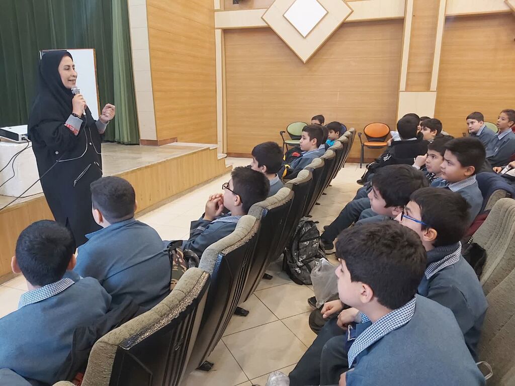 گرامی داشت اعیاد شعبانیه با حضور دانش آموزان طرح کانون – مدرسه در مراکز کانون کرج