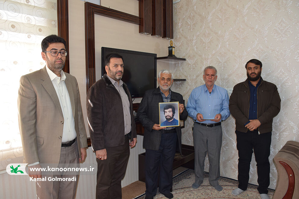 تجلیل مدیرکل کانون لرستان از خانواده شهید