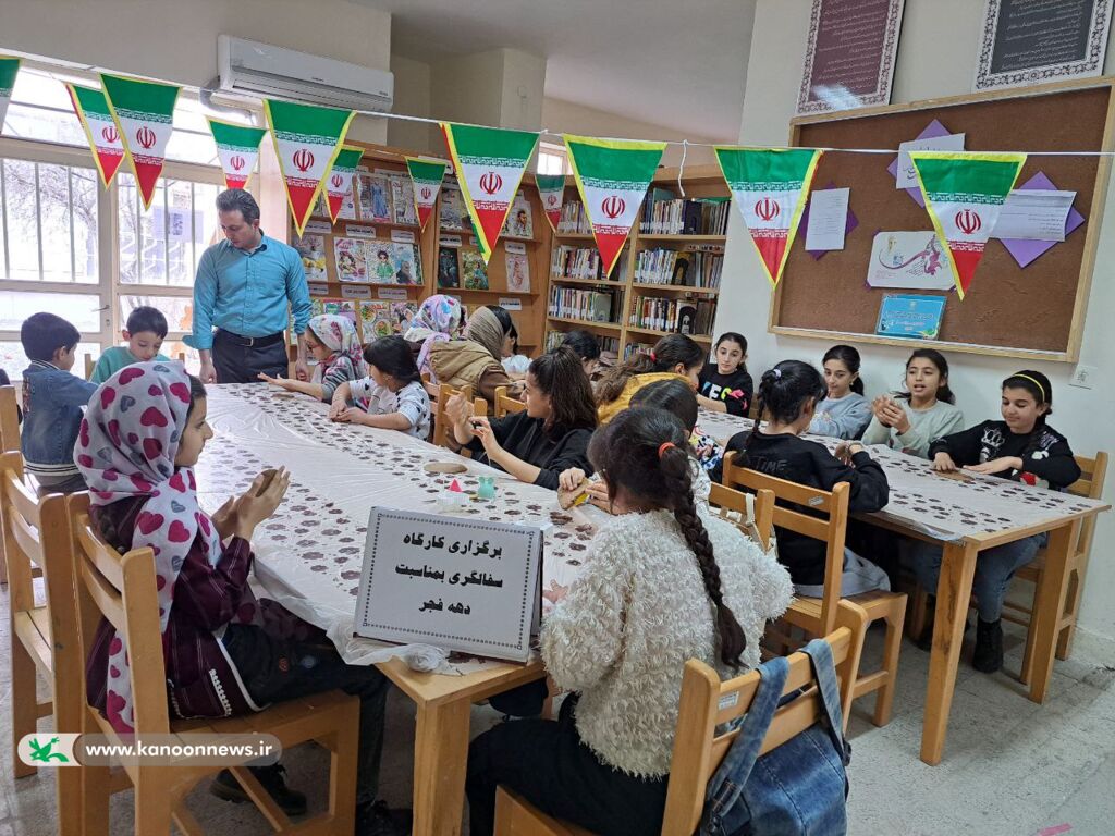 کتابخانه سیار روستایی چورزق در دهه فجر