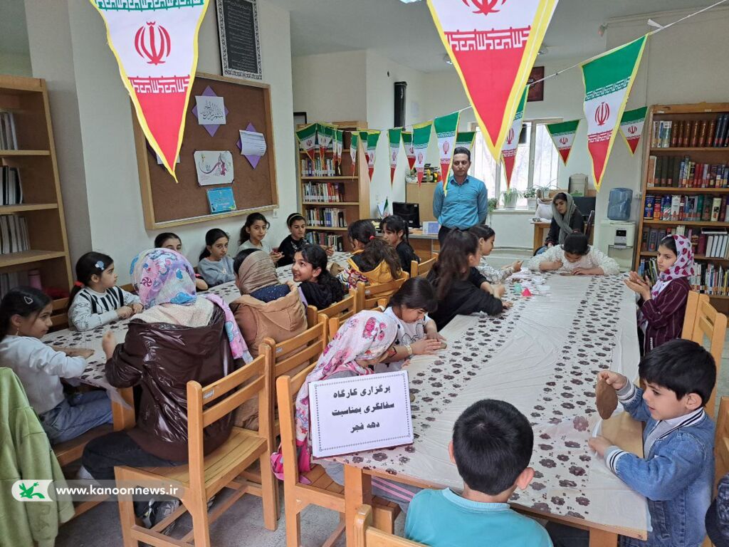 کتابخانه سیار روستایی چورزق در دهه فجر